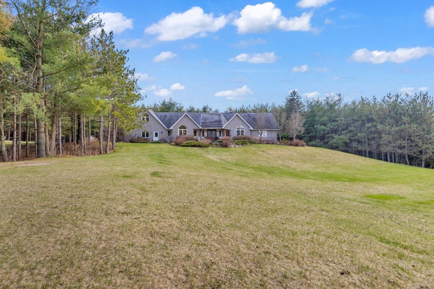 Luxury real estate and Country Homes for sale including horse farms and property in the Caledon and King City areas near Toronto