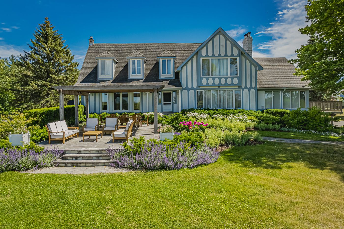 Luxury real estate and Country Homes for sale including horse farms and property in the Caledon and King City areas near Toronto