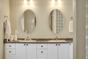 Large En Suite - Country homes for sale and luxury real estate including horse farms and property in the Caledon and King City areas near Toronto