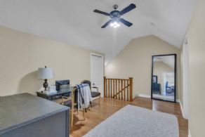 Dressing Room - Country homes for sale and luxury real estate including horse farms and property in the Caledon and King City areas near Toronto