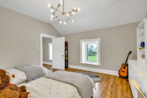 Bedroom - Country homes for sale and luxury real estate including horse farms and property in the Caledon and King City areas near Toronto