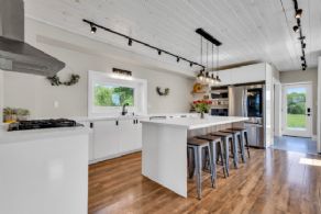 Kitchen - Country homes for sale and luxury real estate including horse farms and property in the Caledon and King City areas near Toronto