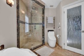 En Suite - Country homes for sale and luxury real estate including horse farms and property in the Caledon and King City areas near Toronto