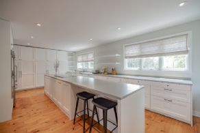 Eat-in kitchen - Country homes for sale and luxury real estate including horse farms and property in the Caledon and King City areas near Toronto