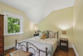 Bedroom - Country homes for sale and luxury real estate including horse farms and property in the Caledon and King City areas near Toronto