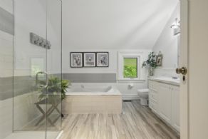 4-piece bathroom - Country homes for sale and luxury real estate including horse farms and property in the Caledon and King City areas near Toronto